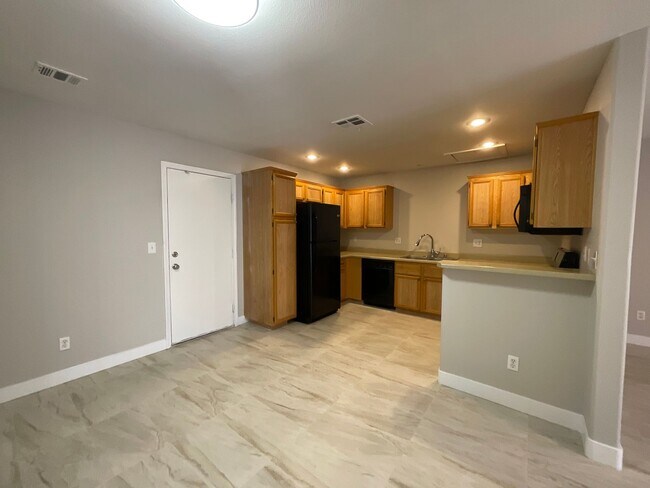 Photo - Great townhome in gated community, 3brs, 2bth, 2cg