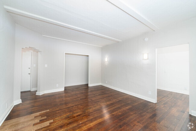 Studio, 1BA - 450SF