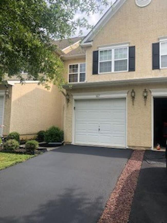 Building Photo - Coming soon - January 2026 Middletown - 3 bedroom, 2.5 bath townhome