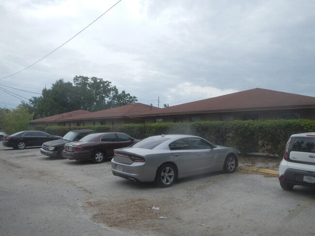 Oakcrest Apartments