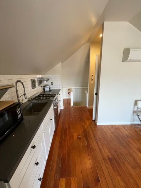 Photo - 2588 Broadway