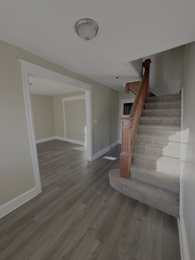 Building Photo - 1913 W 2nd St