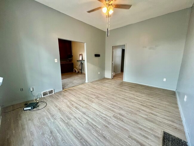 Photo - 87 King St E Unité 2