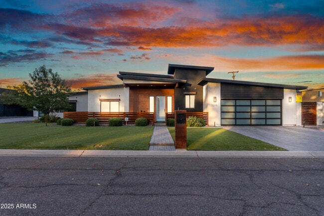 Photo - 2215 N 38th Way House