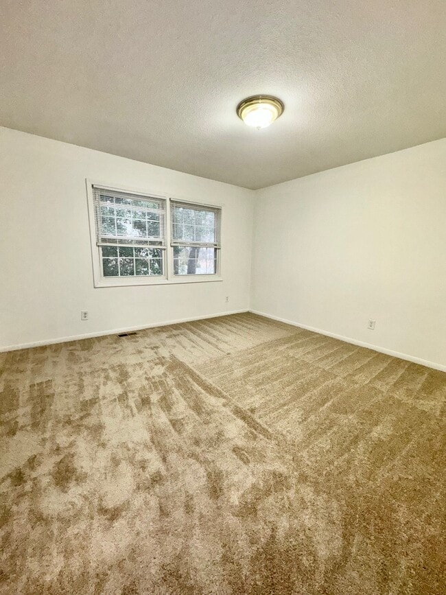 Photo - Azalea Gardens Apartments