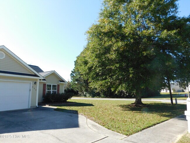 Photo - 205 Sellhorn Blvd