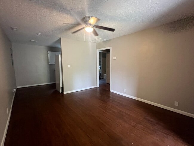 Photo - 2 bed 1 bath duplex House