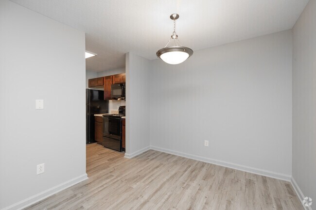 2BR, 1BA - 996SF - Dining Room