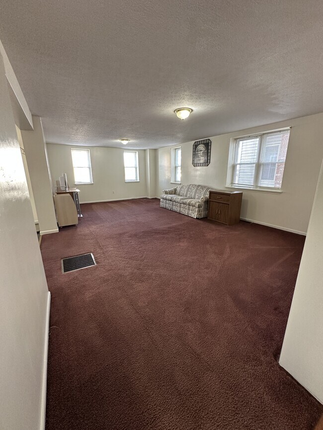 Photo - 962 W Main St