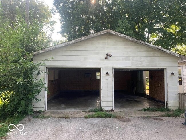 Photo - 555 Birch St