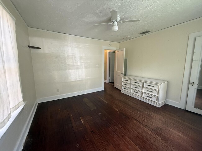 Photo - 846 W Brevard St