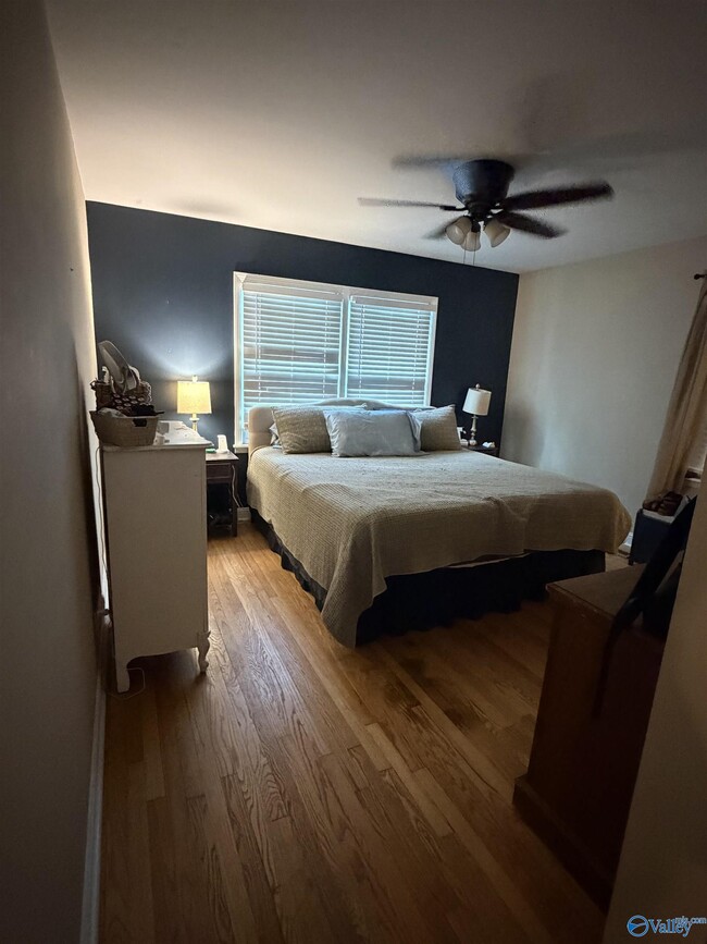 Photo - 217 Drake Ave SW