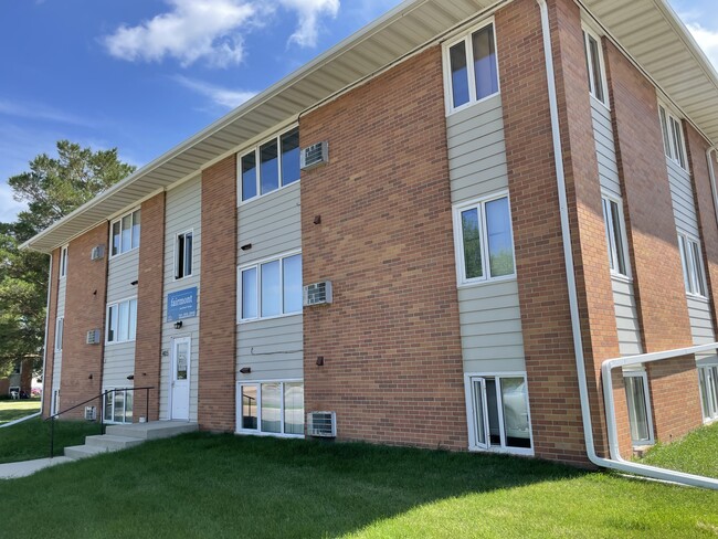 Fairmont Apartments - Fairmont Apartments