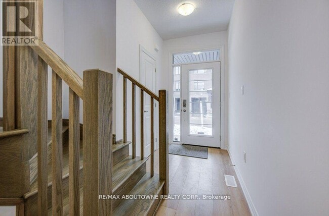 Photo - 120 Court Dr