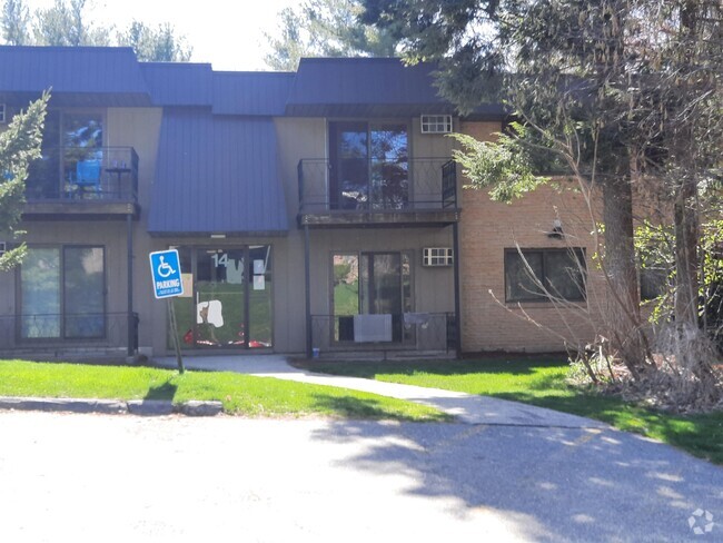 Building Photo - 14 Strawberry Bank Rd Rental