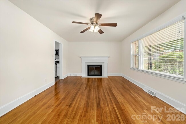 Photo - 943 Dudley Dr