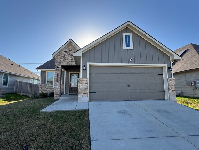 Building Photo - NEW IN MANAGEMENT - COMING SOON!