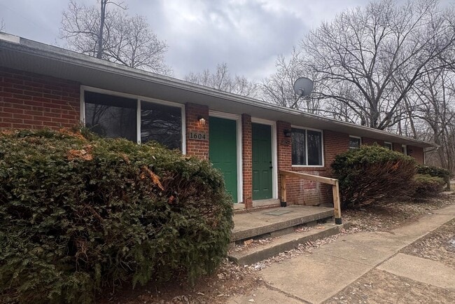 Building Photo - 1600-1604 Dewitt Drive Unit 1604 Dewitt Drive