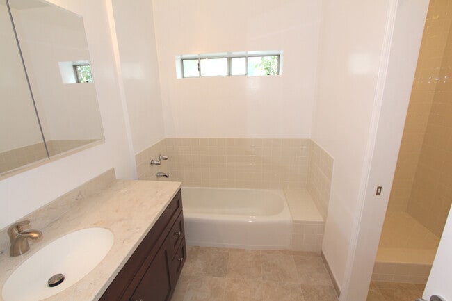 Encino Woodley Apartments