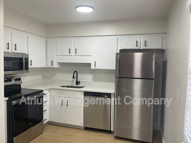 Building Photo - 2220 NW 55th Blvd Unit 20 Rental