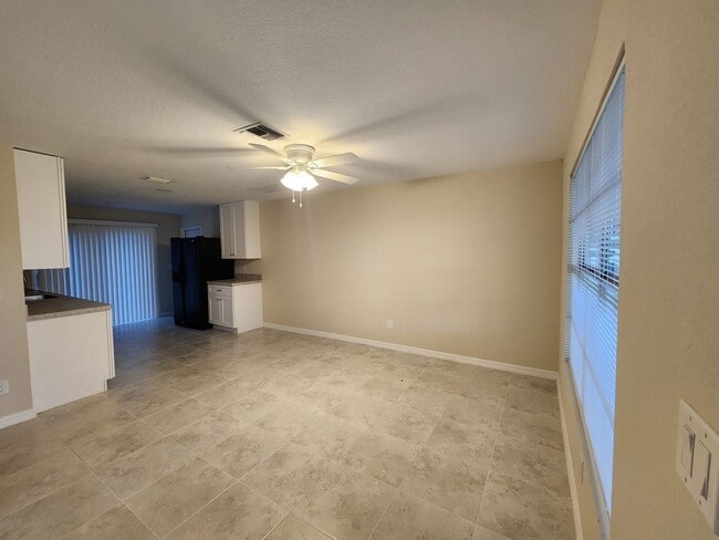 Cozy Duplex in the Beautiful Buckingham Area
