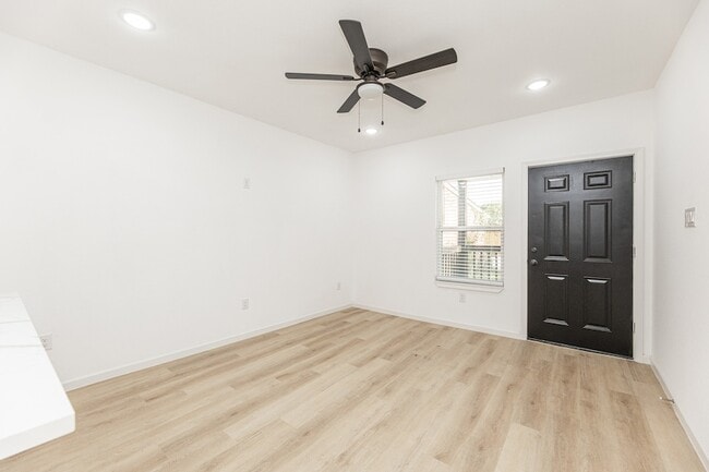 Photo - 711 Staitti St