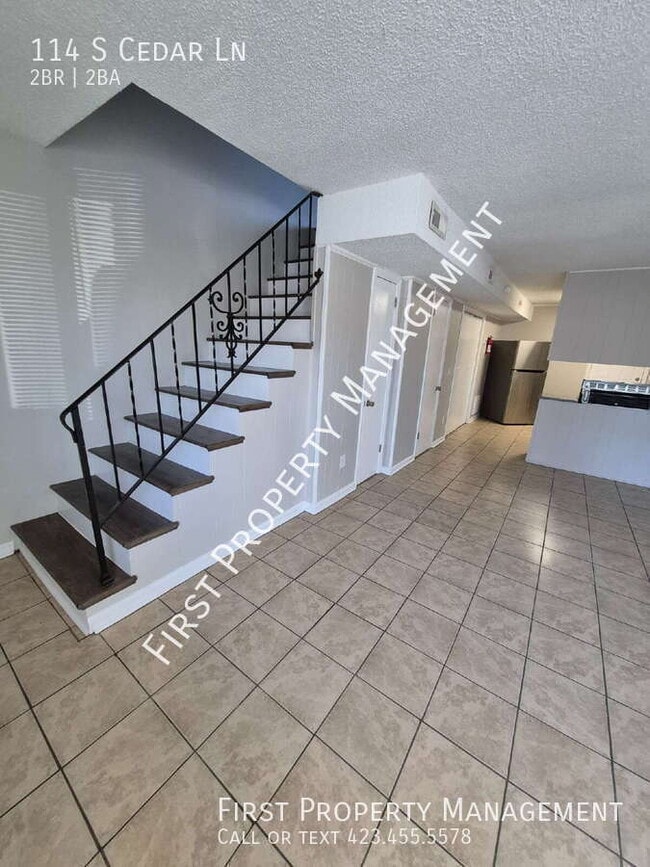 Building Photo - 114 S Cedar Ln