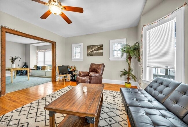 Photo - 1359 Warren Rd