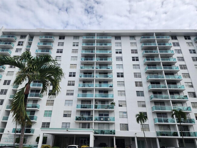 Photo - 2841 NE 163rd St Unidad 805