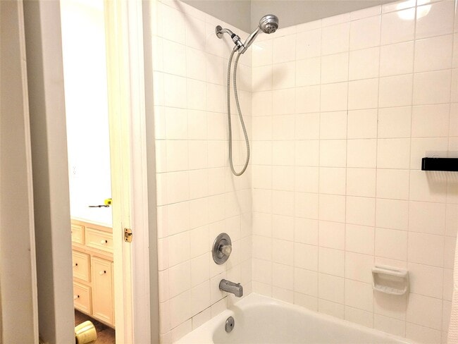 Building Photo - 2214 Old S Dr