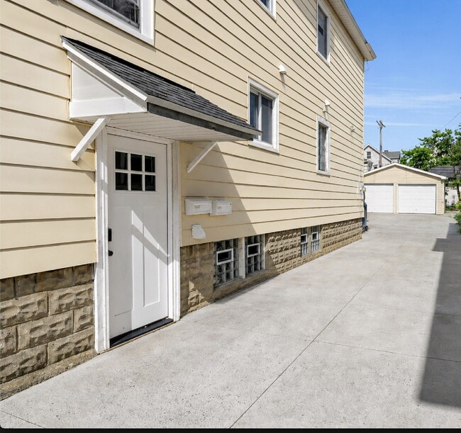 Photo - Furnished 4-Bedroom, 2-Bath Lower Unit in North Buffalo Unit 1
