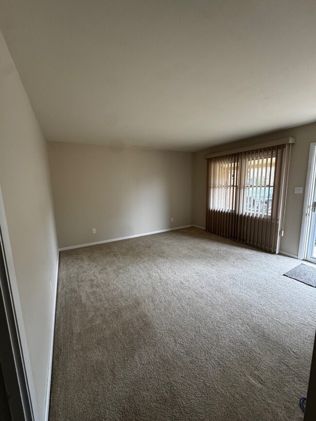 Photo - 114 Windsor Dr