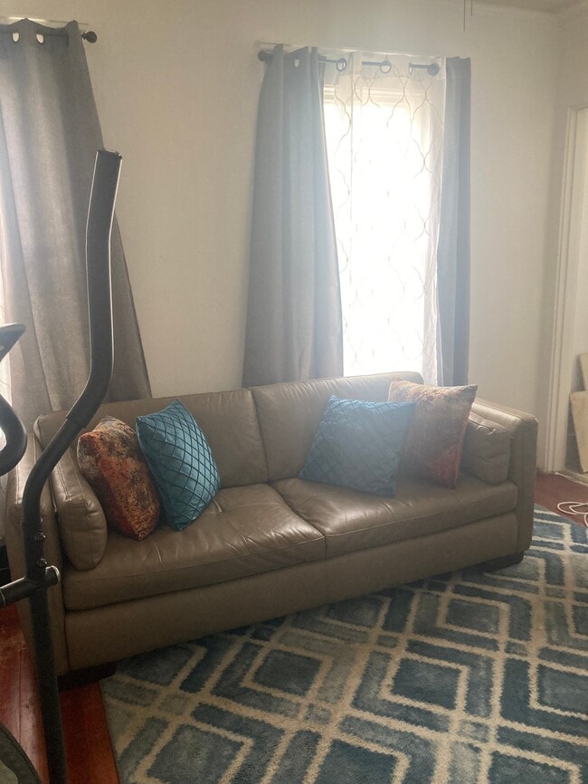 Photo - 1887 State St