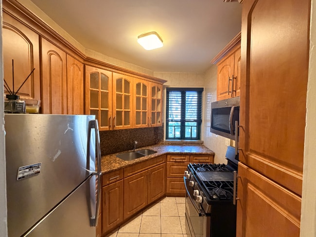 Building Photo - 1530 Metropolitan Ave