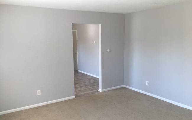 Photo - Amazing 2 Bed/1 Bath apartment in the hear... Unit 3