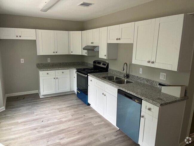 Brand New Cabinets, Countertops, and ppliances - 2411 Scott St Rental