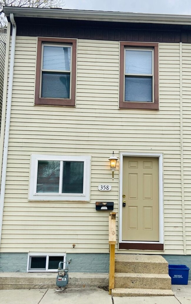 Building Photo - 358 W Gas Ave