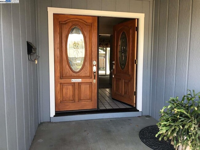 Photo - 775 Leland Way