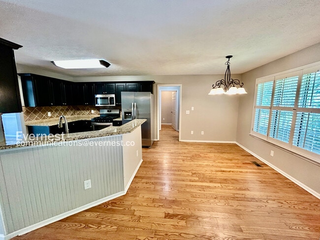 Photo - 715 Welford Rd NW