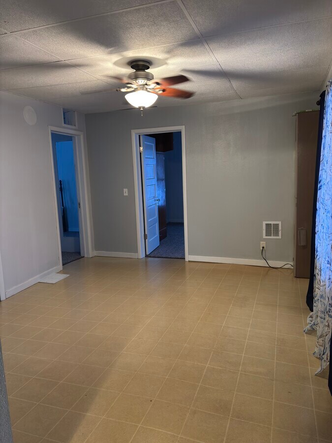 Photo - 303 Cobban St