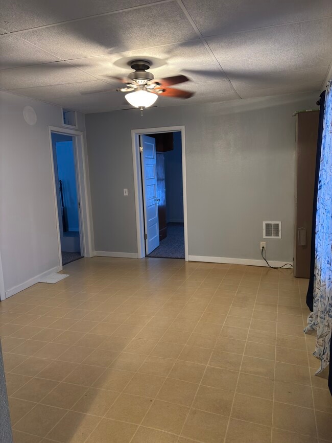 Photo - 303 Cobban St