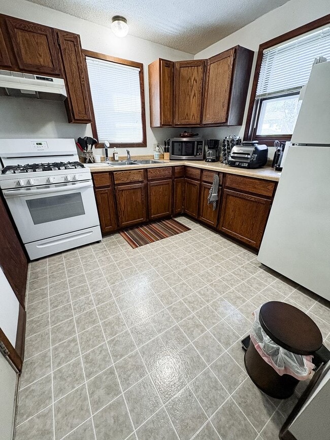 Photo - Spacious 1 Bedroom Apartment Unit 501 S 15th St