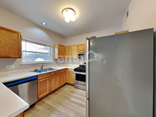 Photo - 230 School Dr