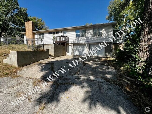 Building Photo - Beautiful 2 Bed 1 Bath Duplex in Independe... Rental