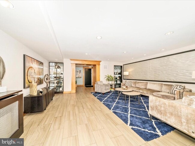 Building Photo - 3900 Tunlaw Rd NW Unit 613