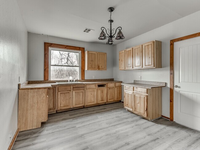 Photo - 118 S Miles Ave