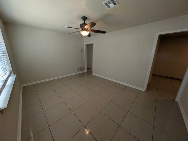 Photo - 717 S Midwest Blvd