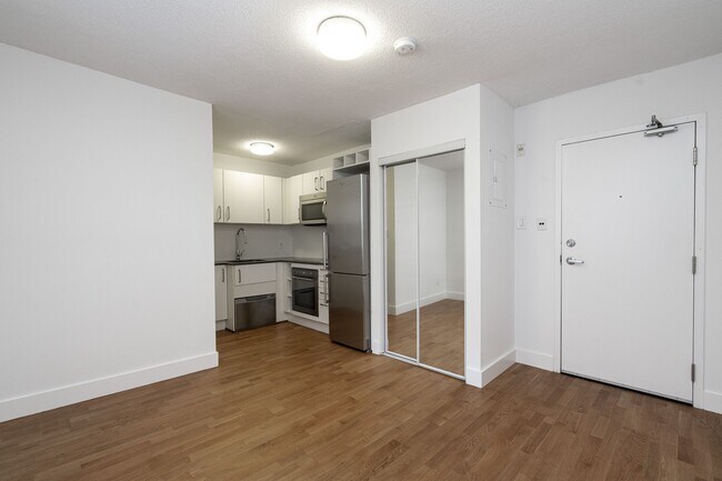 Photo - 56 Maitland Street Unit 410