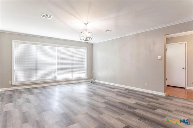 Photo - 3000 Avenue Ave