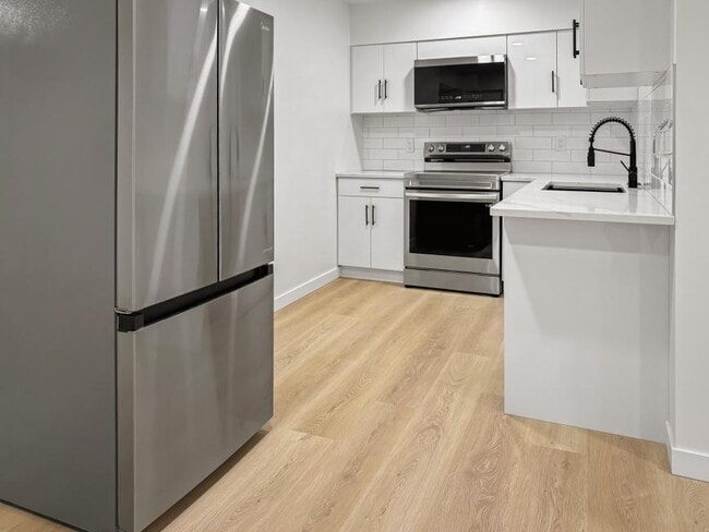 Photo - 1.0 bedroom in Edmonton Alberta T6W 1A4 Unit Lower